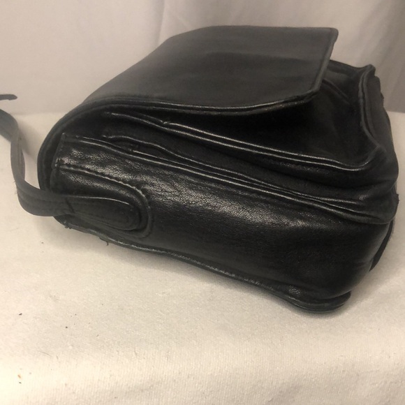 JACQUELINE FERRAR Vintage black buttery soft leather handbag. - Picture 6 of 13